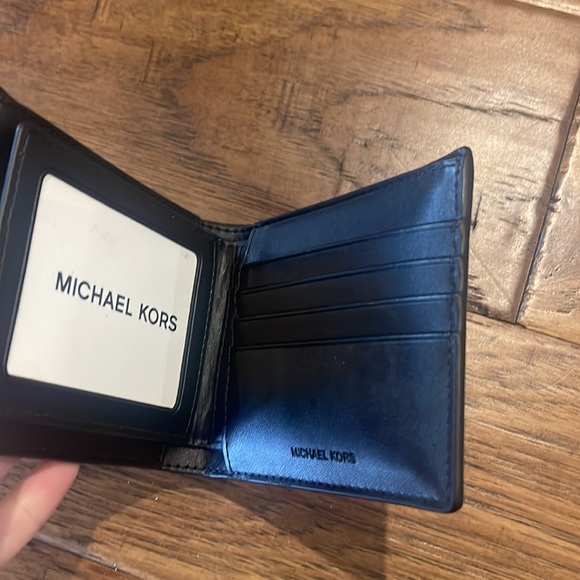 NEW with tags Michael Kors Wallet - Picture 4 of 8